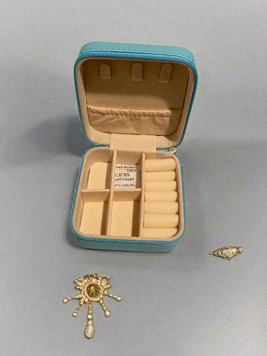 Portable Jewelry Organizer – Sleek PU Leather with Secure Storage